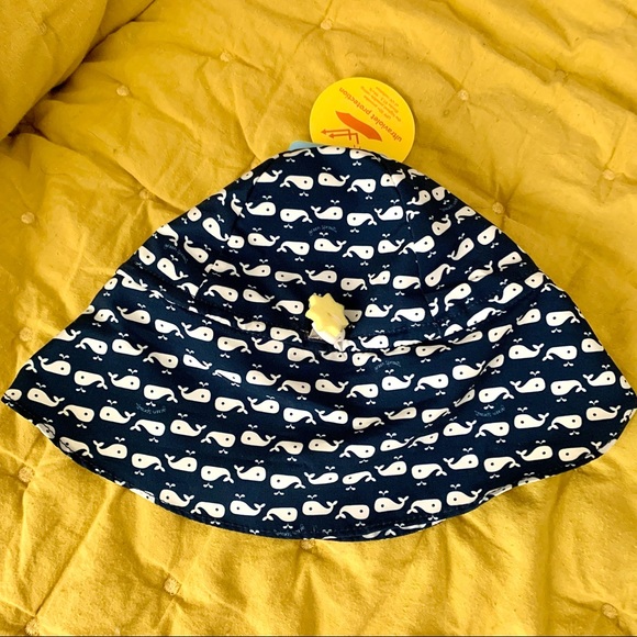 ✨ i play by Green Sprouts Stripe Swim Diaper Sun Hat Set - Picture 5 of 10